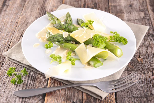 Fresh asparagus with cheese — Stock Photo, Image