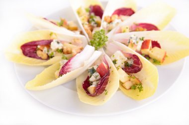 Hindiba ile taze salata