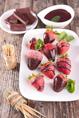 Nane çikolata çilek