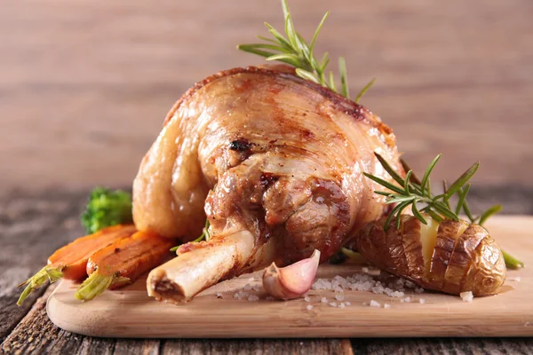 Grilled lamb with rosemary — Stock Photo, Image