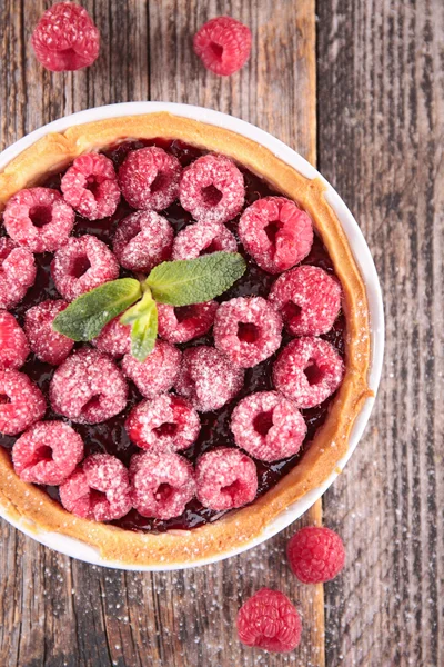 Raspberry tart with mint — Stock Photo, Image