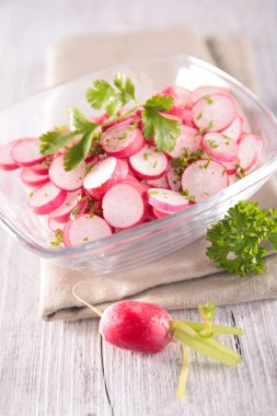 Otlar taze turp salatası
