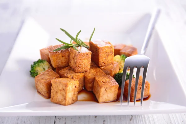 Grilled tofu with broccoli — Stock Photo, Image