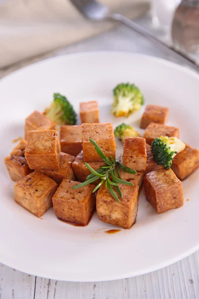 Grilled tofu with broccoli — Stock Photo, Image