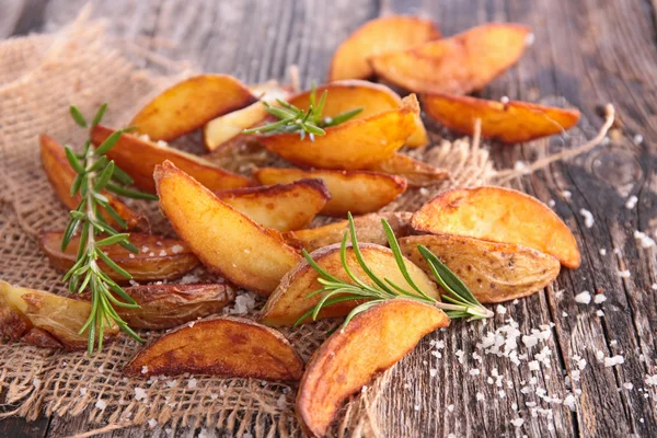 Pommes mit Rosmarin — Stockfoto