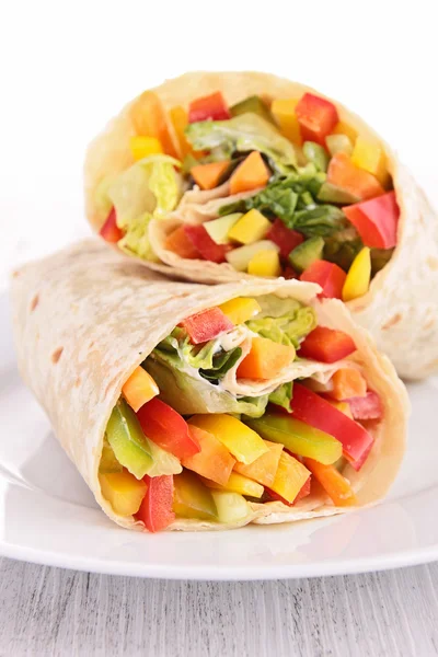 Sanduíche de legumes envolve — Fotografia de Stock