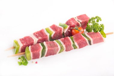 Ham sığır eti sopa üzerinde