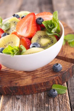 Taze meyve salatası.