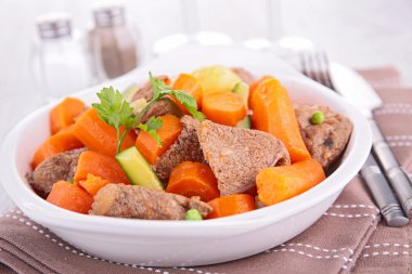 Sığır eti ve maydanoz ile havuç
