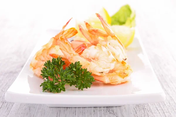 Fresh shrimps with parsley — Stock Photo, Image