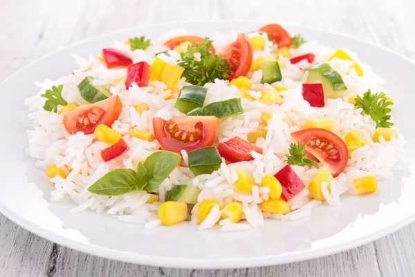 Ris sallad med grönsaker — Stockfoto