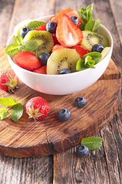 Taze meyve salatası.