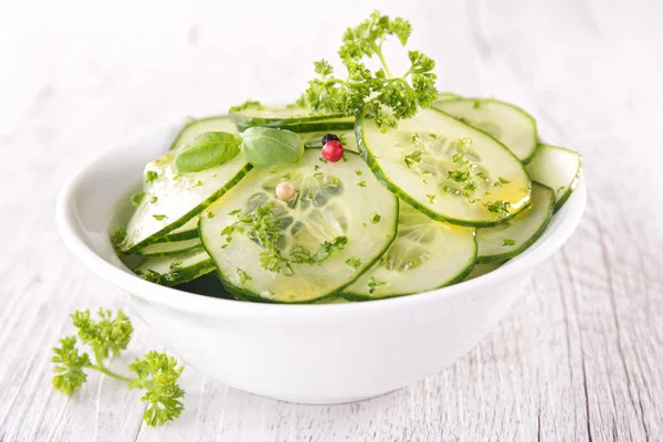 Salada de pepinos frescos — Fotografia de Stock