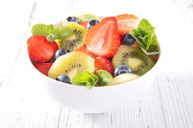 Taze meyve salatası.