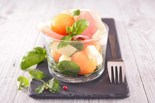 Melon och skinka sallad — Stockfoto