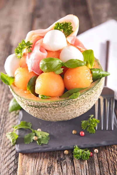 Salade au melon frais et mozzarella — Photo