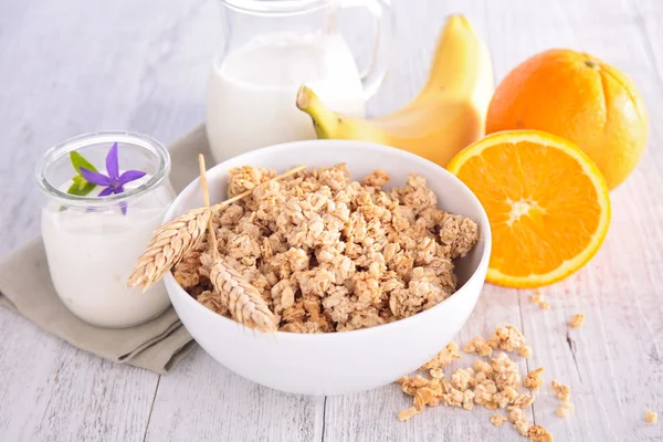 Cereal en tazón blanco — Foto de Stock