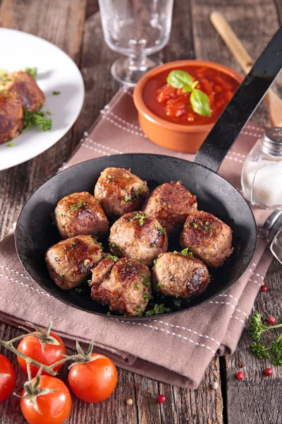 Grilled meatballs in pan — Stock Photo, Image