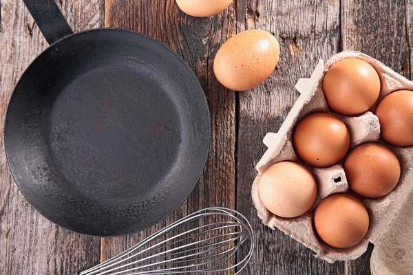 Frying pan and eggs — Stock Photo, Image
