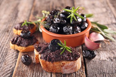 Siyah Zeytin ve tapenade