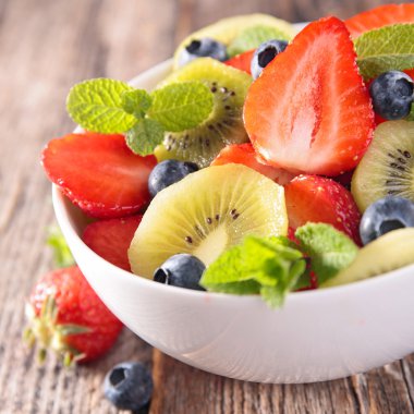 sağlıklı meyve salatası