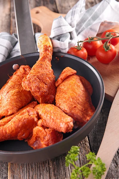 Paprika-Huhn in der Pfanne — Stockfoto