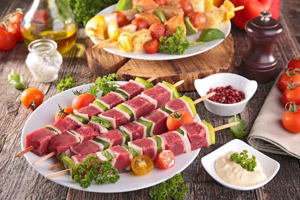 Barbecue, meat and vegetables — Stock Photo, Image