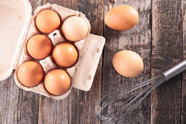 Taze yumurta yumurta kutusunda