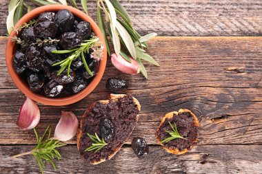 Siyah Zeytin ve tapenade