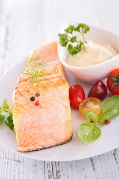 Salmon, sauce and tomatoes — Stock Photo, Image