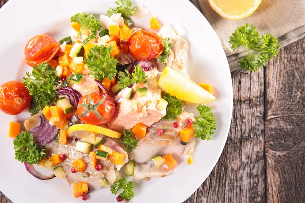 Baked Fish with vegetables — Stock Photo, Image