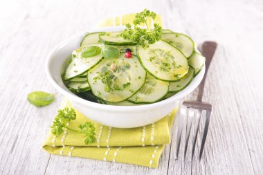 Salatalık taze salata