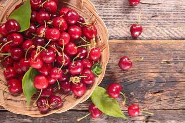 kırmızı lezzetli kiraz