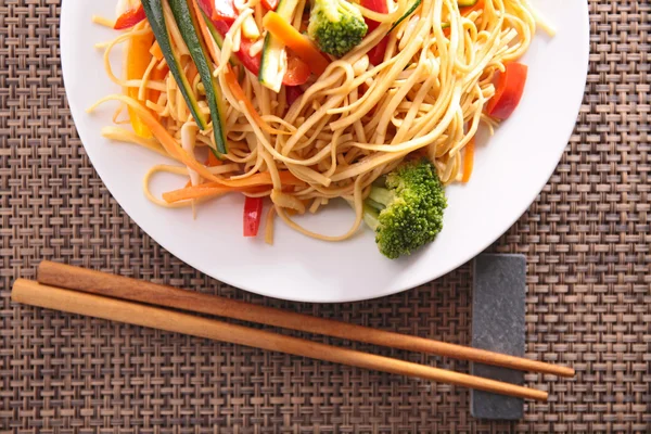 Fried vegetables and noodles — Stock Photo, Image