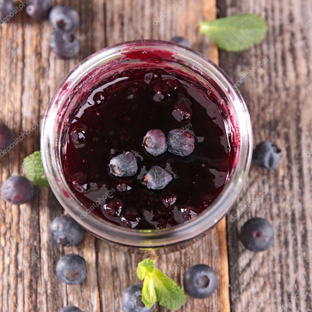 Blaubeermarmelade im Glas — Stockfoto © studioM #73356731