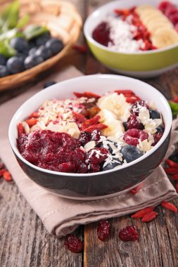 taze ve kuru meyveler ile güler yüzlü