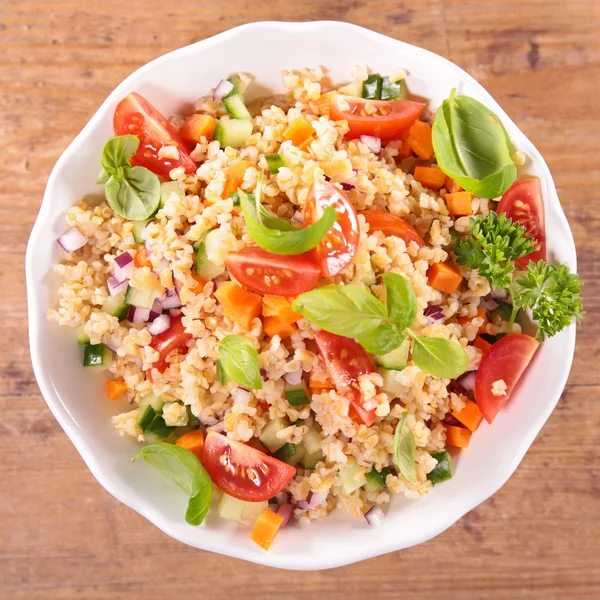Vegetable salad with quinoa — Stock Photo, Image