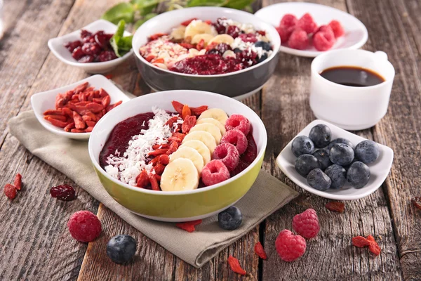 Smoothie bowls and berries — Stock Photo, Image