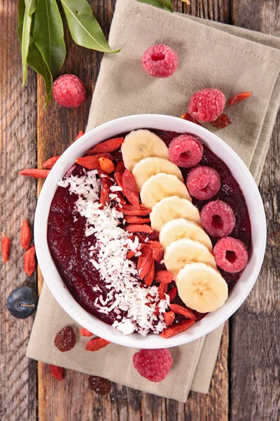 Healthy organic breakfast smoothie — Stock Photo, Image