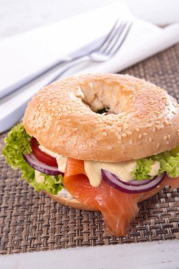 Simit somon, peynir, sebze