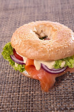 Simit somon, peynir, sebze