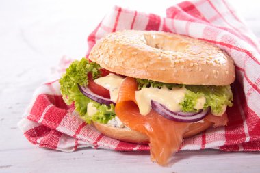 Simit somon, peynir, sebze