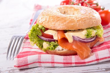 Simit somon, peynir, sebze