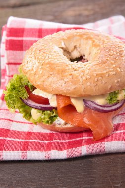 Simit somon, peynir, sebze