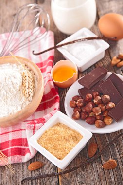 Çikolatalı kek malzemeler