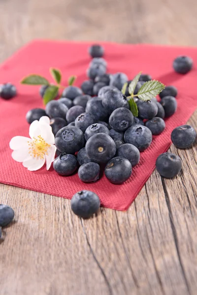Fresh Blueberry o pink napkin — Stock Photo, Image