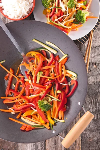 Sliced vegetables in black wok — Stock Photo, Image