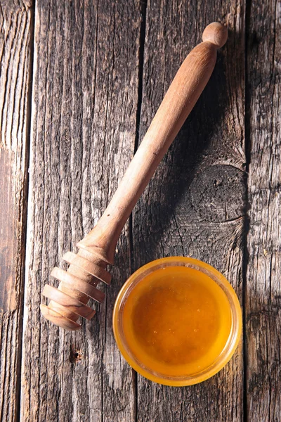 Honey in bowl and honey spoon — Stock Photo, Image