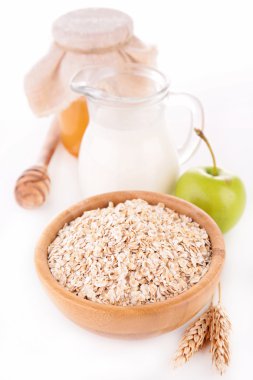 elma, bal ve süt ile tahıl