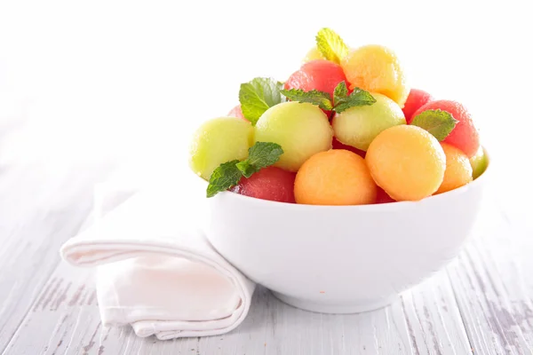 Bolinhas de frutas frescas misturadas — Fotografia de Stock